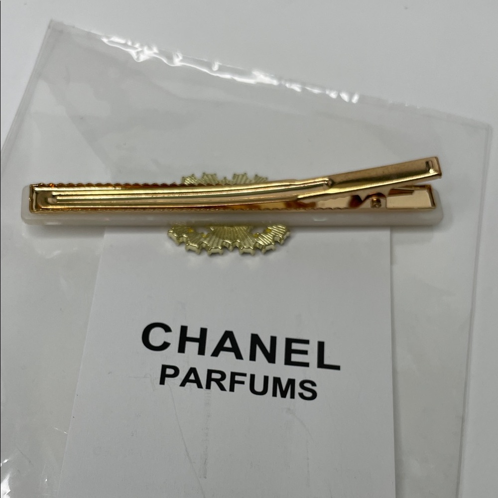 CHANEL Ivory and Gold Hair Clip - Picture 2 of 5